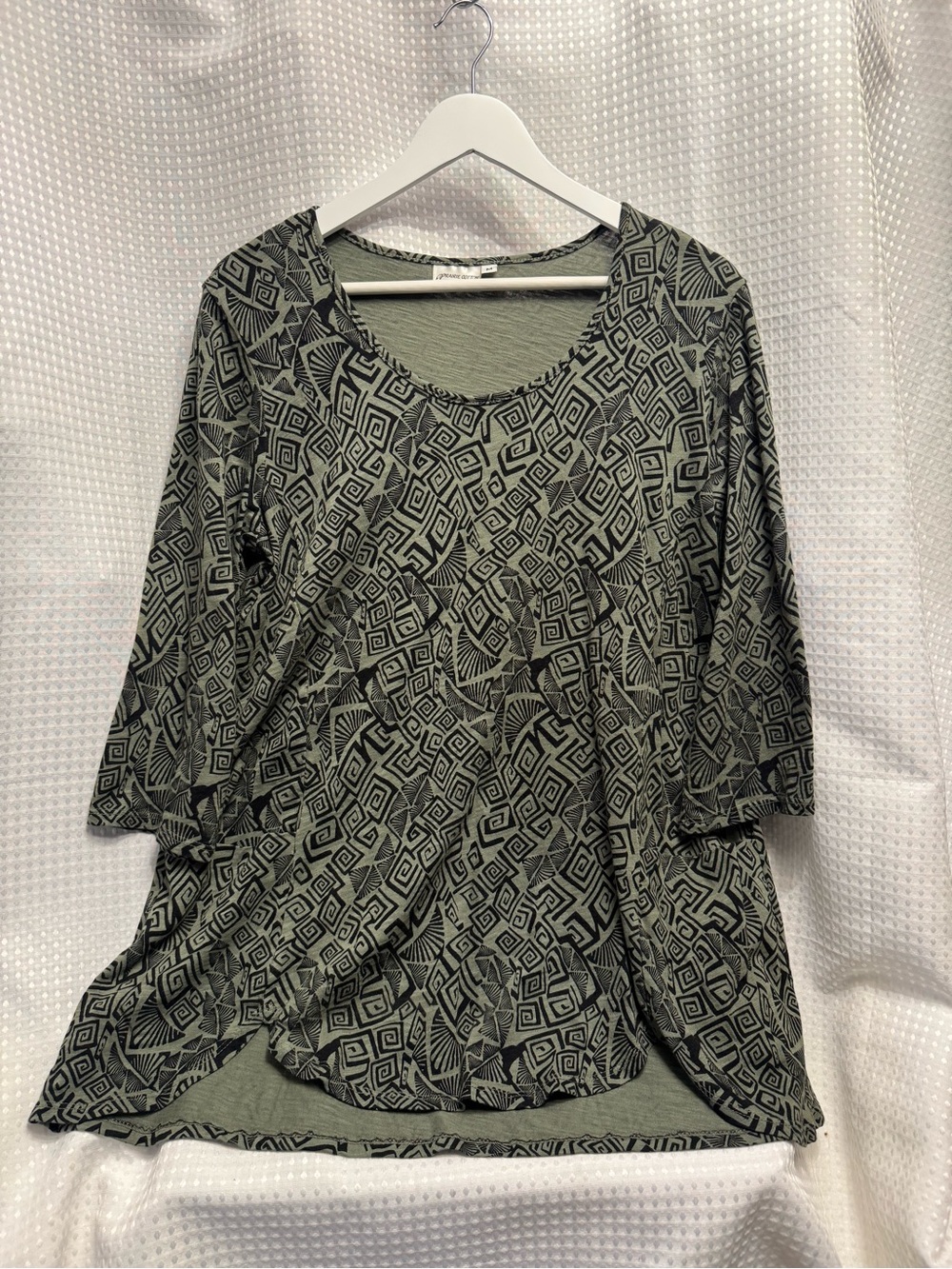 Women’s Olive Green Geometric Scoop Neck Long Sleeve Top